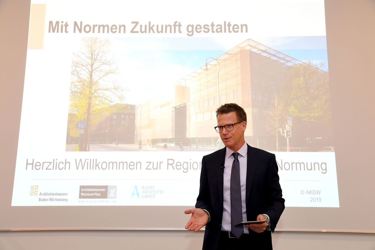 Moderierte die Regionalkonferenz Normung: Ralph Szepanski (ZDF heute-Redaktion)