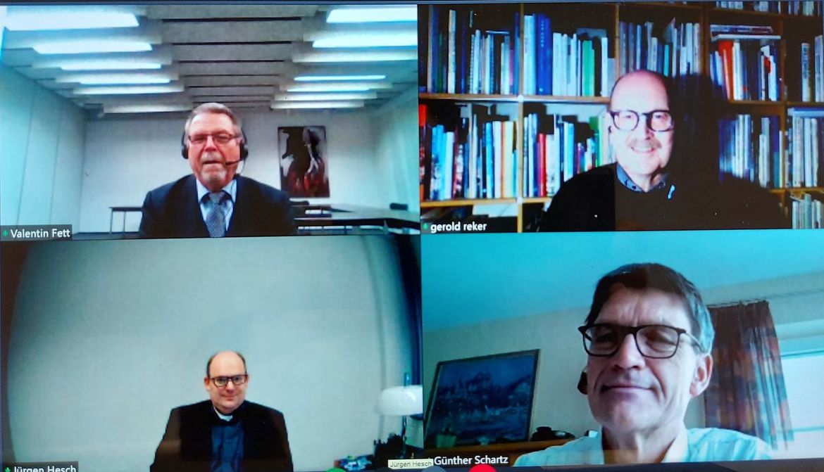 Screenshot der Videokonferenz von Günther Schartz, Vorsitzender des Landkreistages Rheinland-Pfalz, und Jürgen Hesch, ebenfalls Landkreistag, mit Rechtsanwalt Valentin Fett und Kammerpräsident Gerold Reker