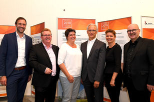 Die Spitzen der drei Gastgeberorganisationen vor der Ausstellung „Staatspreis Rheinland-Pfalz für Wohnen und Architektur 2018“.