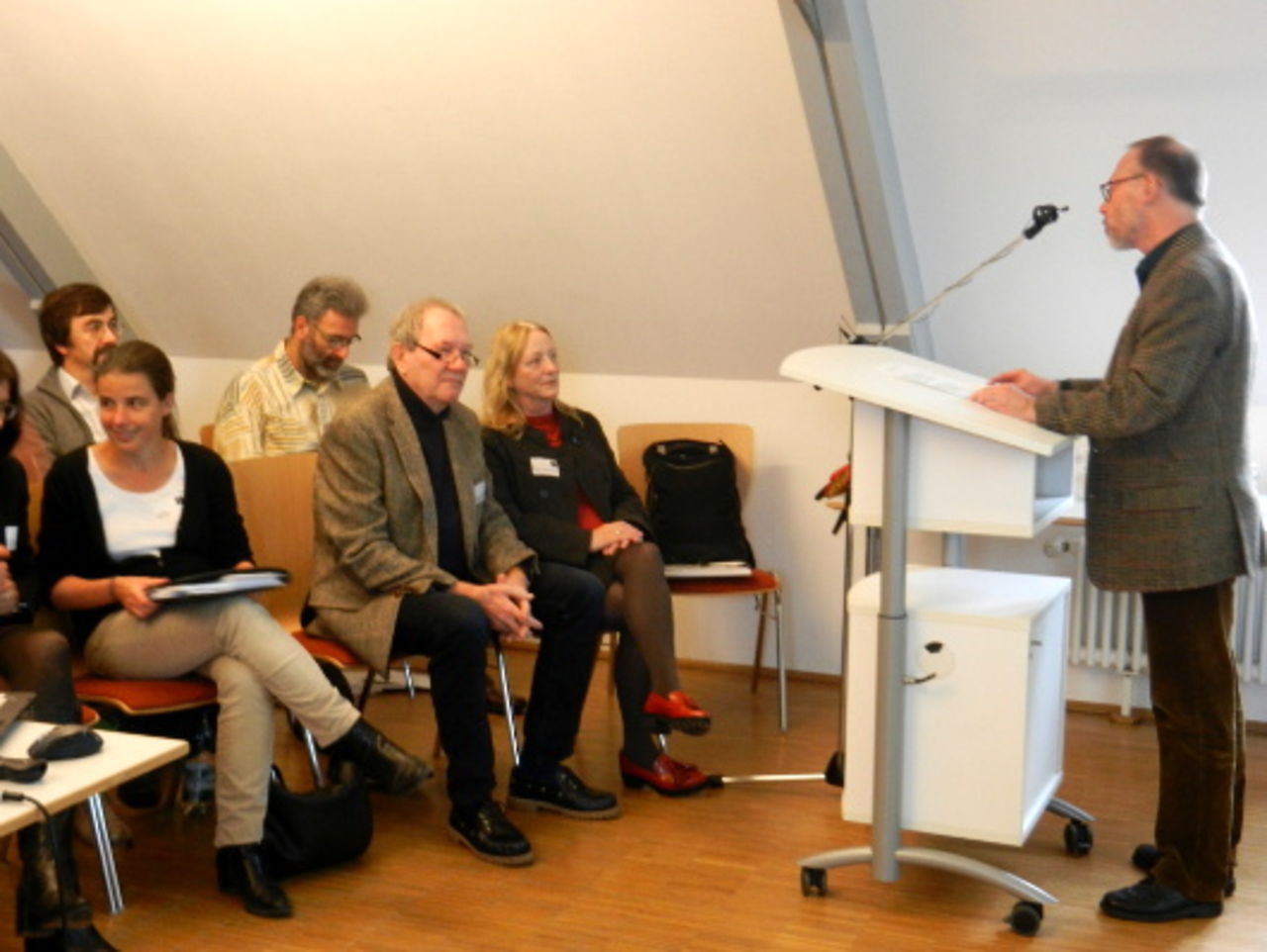 Dr. Georg Peter Karn begrüßte den Referenten Prof. Dr.-Ing. Jürgen Wesche.