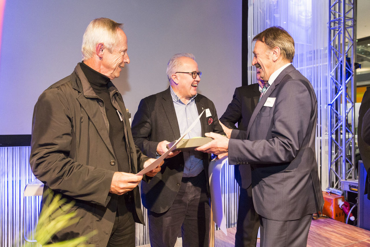 Architekt Michael Geis, Architekturbüro geis & brantner, Freiburg, Fritz Keller vom Weingut Franz Keller - Schwarzer Adler, Vogtsburg - Oberbergen mit Norbert Weber, Präsident des Deutschen Weinbauverbandes, Bonn