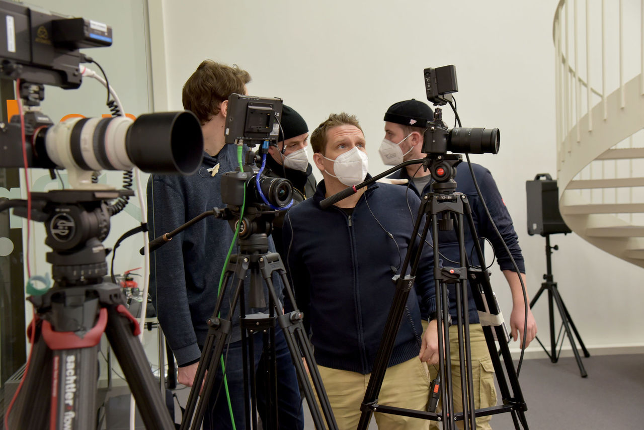 Filmteam bei den Vorbereitungen