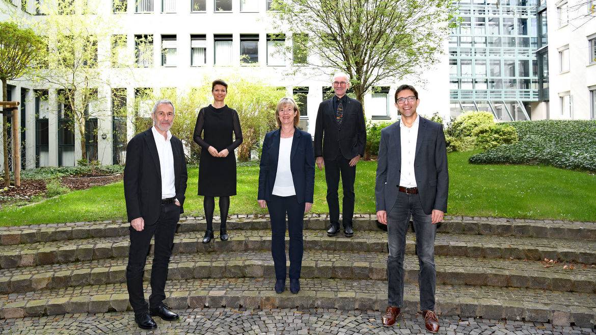 v.l.n.r.: Joachim Rind, Dr. Elena Wiezorek, Doris Ahnen, Joachim Becker, Marc Derichsweiler