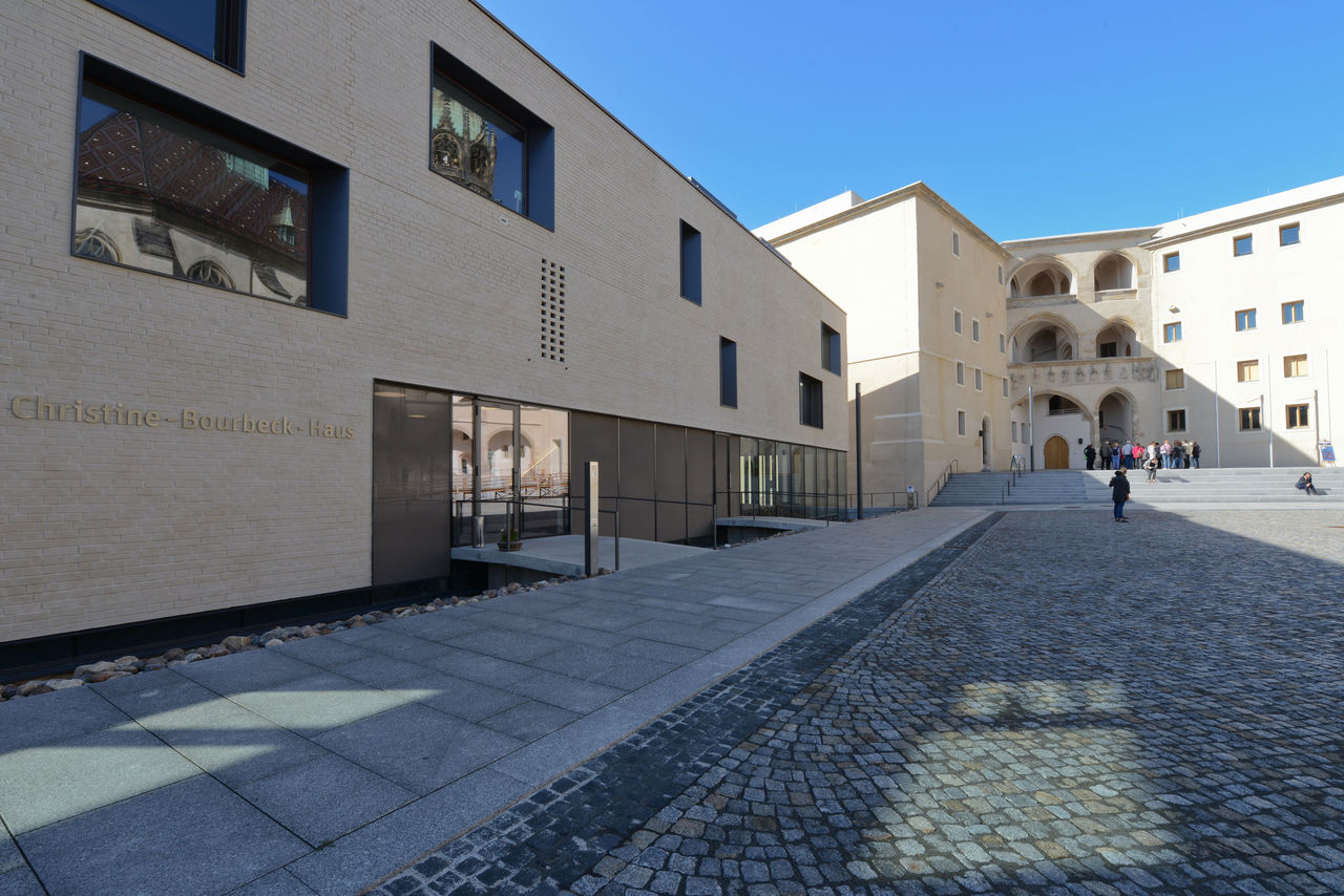 Blick auf das Christine-Bourbeck-Haus und die Evangelische Akademie Sachsen-Anhalt