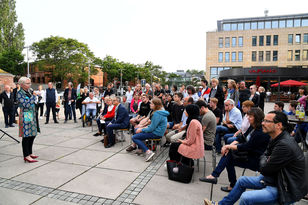 Niederschwellig und bürgernah, die Eröffnung am 11. Juni mit Teamsprecherin Ina Seddig