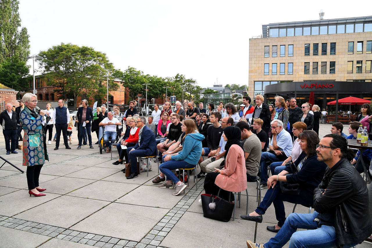 Niederschwellig und bürgernah, die Eröffnung am 11. Juni mit Teamsprecherin Ina Seddig