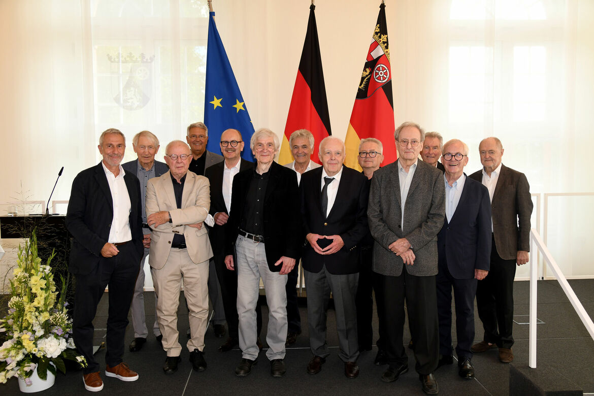 Präsident Joachim Rind, Gerhard Dürr, Ehrenpräsident Günther Franz, Altpräsident Stefan Musil, Alt- präsident Gerold Reker, Prof. Jobst Kowalewsky, Klaus Bierbaum, Franz R. M. Kurz, Jürgen Hill, Dr. Rai- ner Metzendorf, Heinz-Jürgen Zeeb, Hans-Josef Poetini, Prof. Gerhard Meerwein (v.l.n.r.)