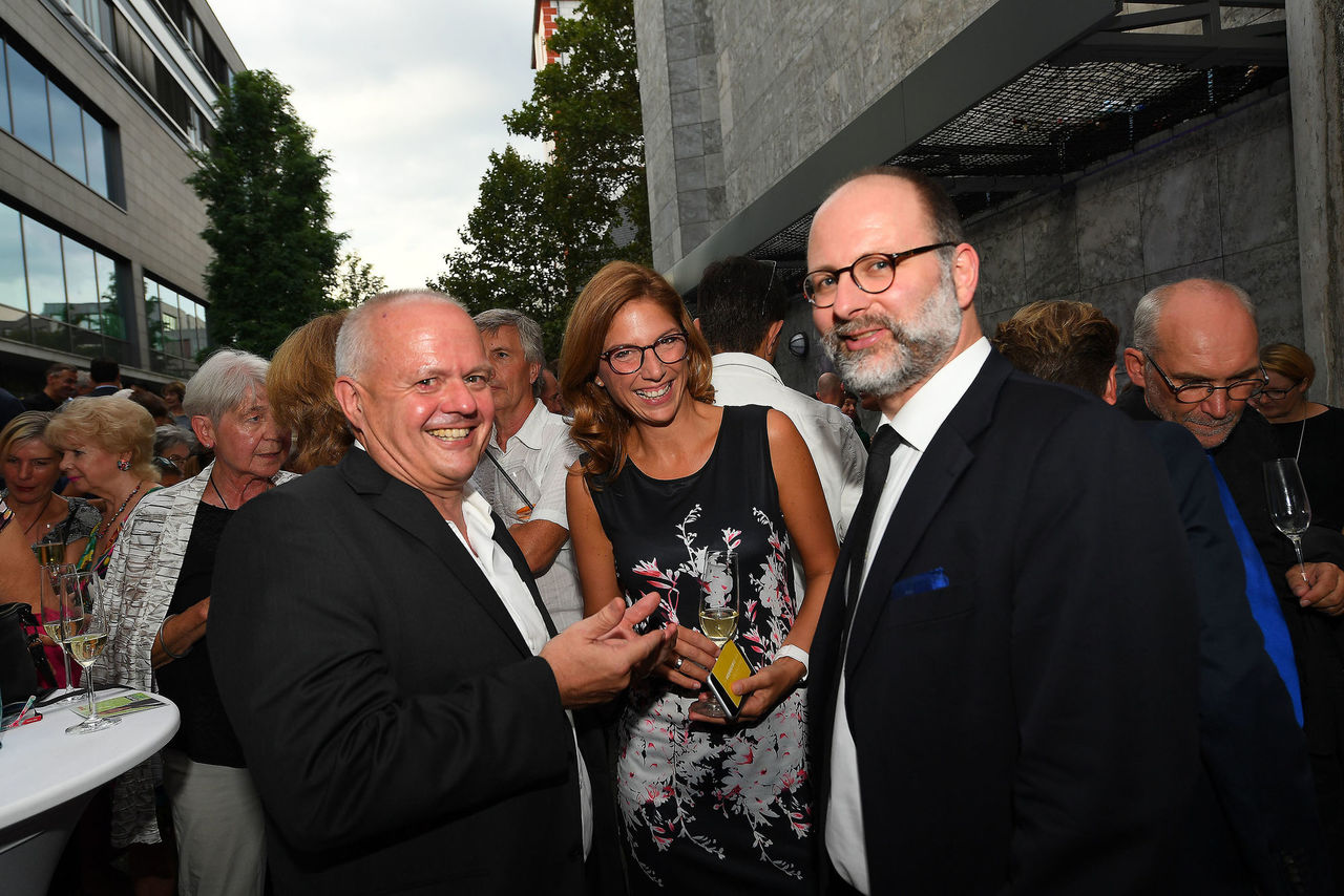 Sabine Bätzing-Lichtenthäler, Ministerin für Soziales, Arbeit, Gesundheit und Demografie des Landes Rheinland-Pfalz (Mitte)