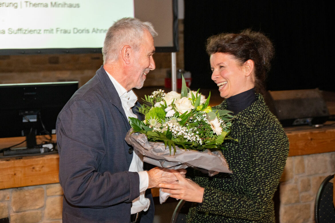Präsident Joachim Rind dankte Dr. Elena Wiezorek.