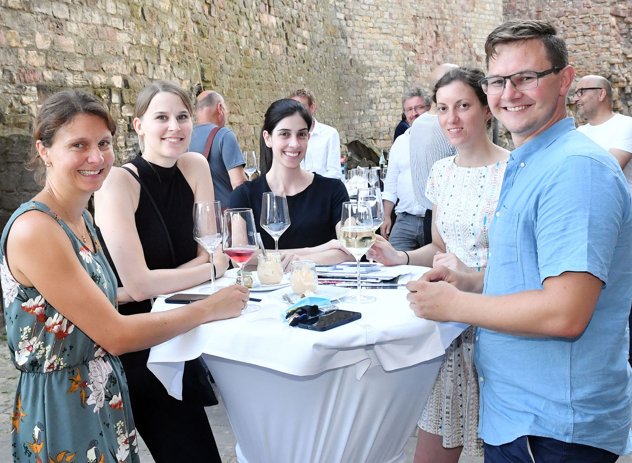 Anschließender Umtrunk im Schlosshof