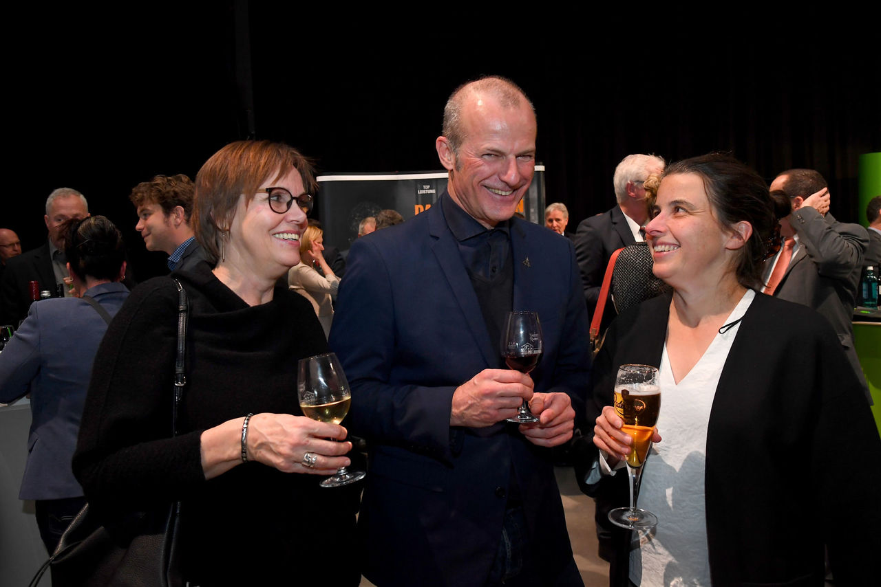 Die Mainzer Architekten Christel Kirstein und Julian Schoyerer mit Vizepräsidentin Edda Kurz beim Jahresempfang