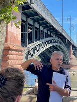 Die Theodor-Heuss-Brücke als Anschauungsobjekt: Vor Ort werden Tragwerk, Material und Konstruktion sichtbar.