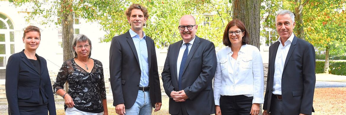 Landrat Dr. Marlon Bröhr (Mitte) mit den Kammervertretern.