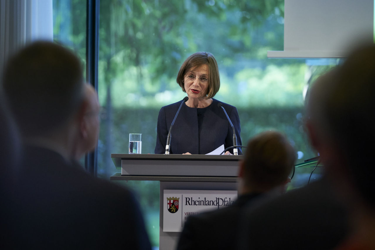 Ministerialdirektorin Monika Fuhr eröffnet die Veranstaltung