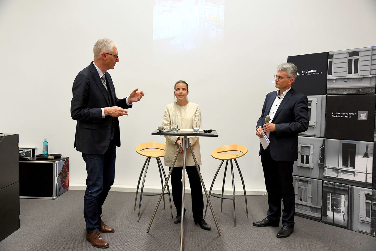 Kurator Prof. Matthias Schirren (TU Kaiserslautern) mit Vizepräsidentin Edda Kurz und Prof. Dr. Matthias Müller von der Uni Mainz