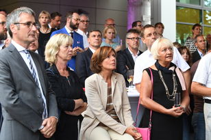 Ministerpräsidentin, Minister und Ministerinnen, Landtagsabgeordnete: rund 400 Gäste nahmen am politischen Sommerfest 2017 der Architektenkammer teil.