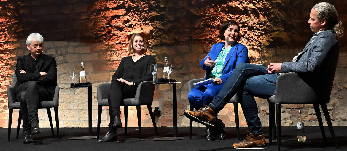 Gesprächsrunde (v.l.n.r.): Prof. Achim Pfeiffer, Viktoria Sramek, Marie-Christine Werner, Marcel Albert Kremer