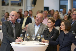 Heribert Gröber, Dr. Rudolf Nickenig, Annette Müller, Geschäftsführerin der Architektenkammer Rheinland-Pfalz und Monika Fuhr lauschen gespannt den Ausführungen.