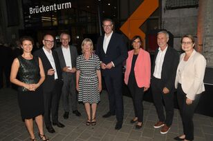 Dr. Elena Wiezorek, Gerold Reker, Hendrik Hering, Doris Ahnen, Alexander Schweitzer, Petra Dick-Walther, Joachim Rind, Dr. Stefanie Hubig (v.l.n.r.)