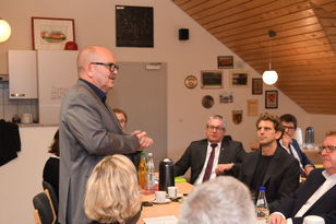 Gerold Reker, Präsident der Architektenkammer Rheinland-Pfalz, spricht.