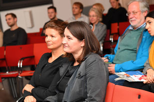 v.l.n.r. Hauptgeschäftsführerin Dr. Elena Wiezorek und Eva Holdenried, Innenarchitektin und Vorstandsmitglied