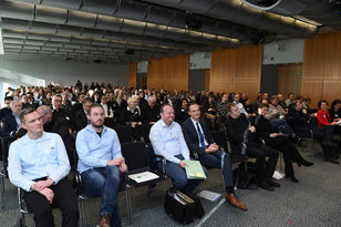 Foto: Kristina Schäfer, Mainz mehr als 250 Teilnehmer lauschen den Vorträgen