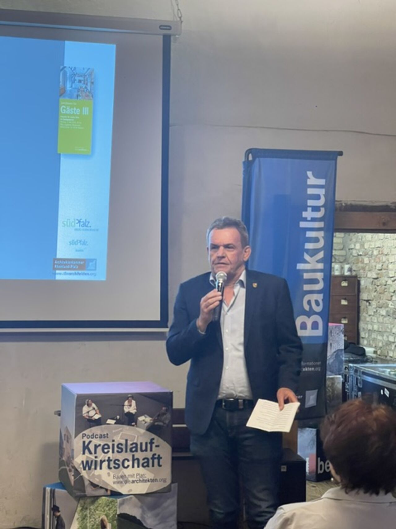 Foto: Dr. Christoph H. Nuehlen Bürgermeister Gerald Job begrüßt die Gäste im Alten Sägewerk.