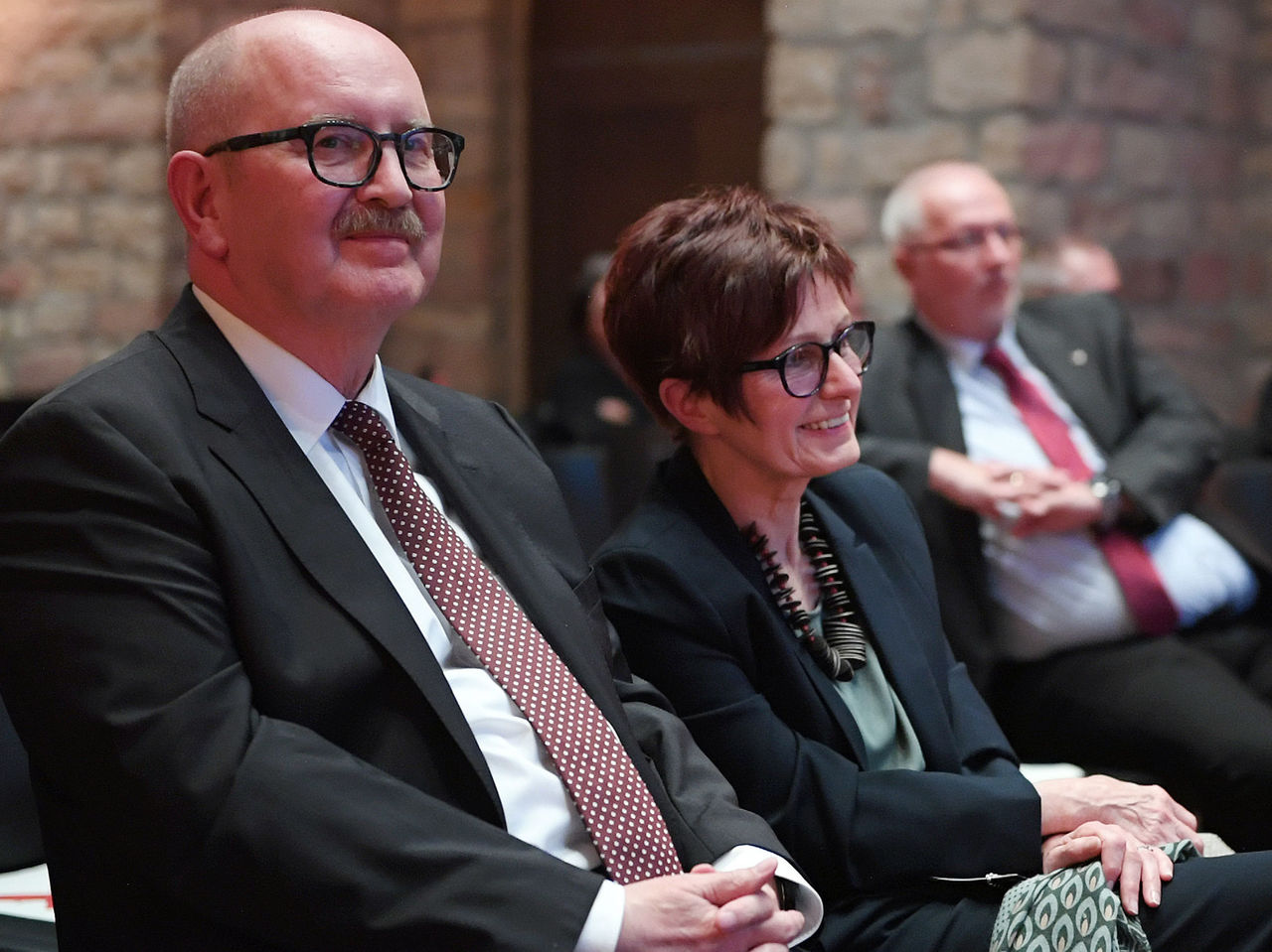 Gerold und Bärbel Reker während der Laudatio von Finanz- und Bauministerin Doris Ahnen