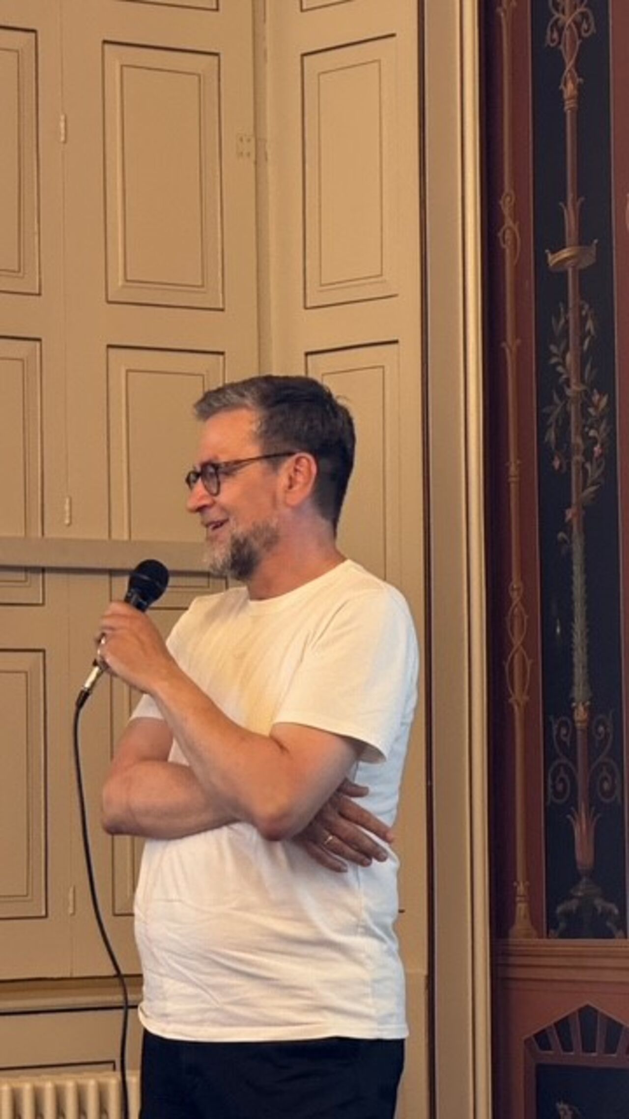 Jürgen Schmitz, Sprecher der Kammergruppe 10, begrüßte die Gäste und erinnerte an den verstorbenen Architekten Gerhard Dürr.
