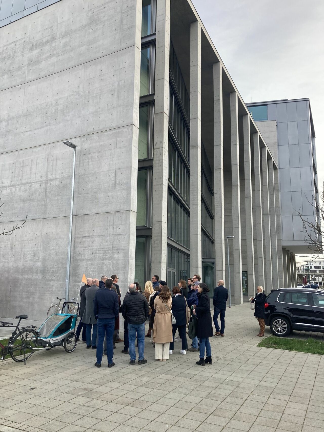 Führung durch das Verwaltungsgebäude der Unternehmensgruppe Weisenburger in Karlsruhe.