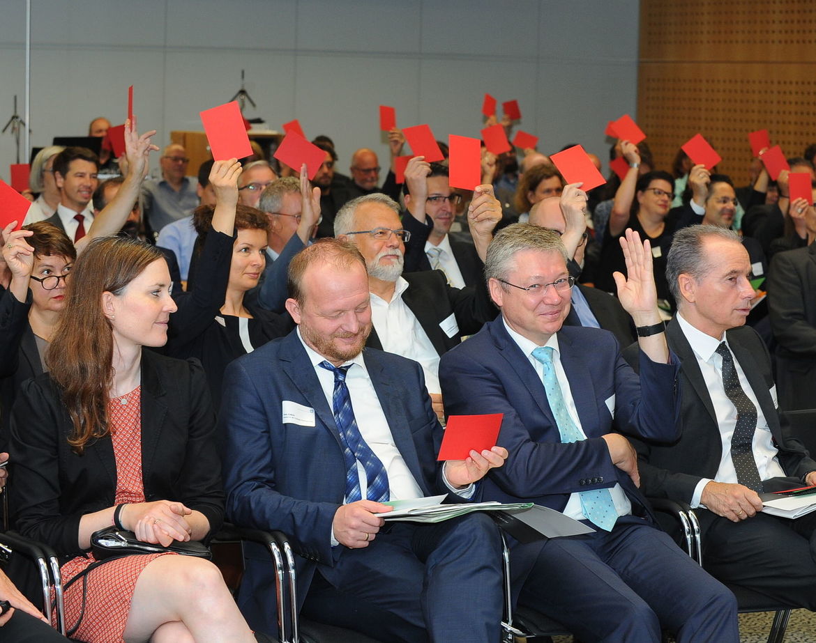 Die Besucher des Bauforums bei der Abstimmung