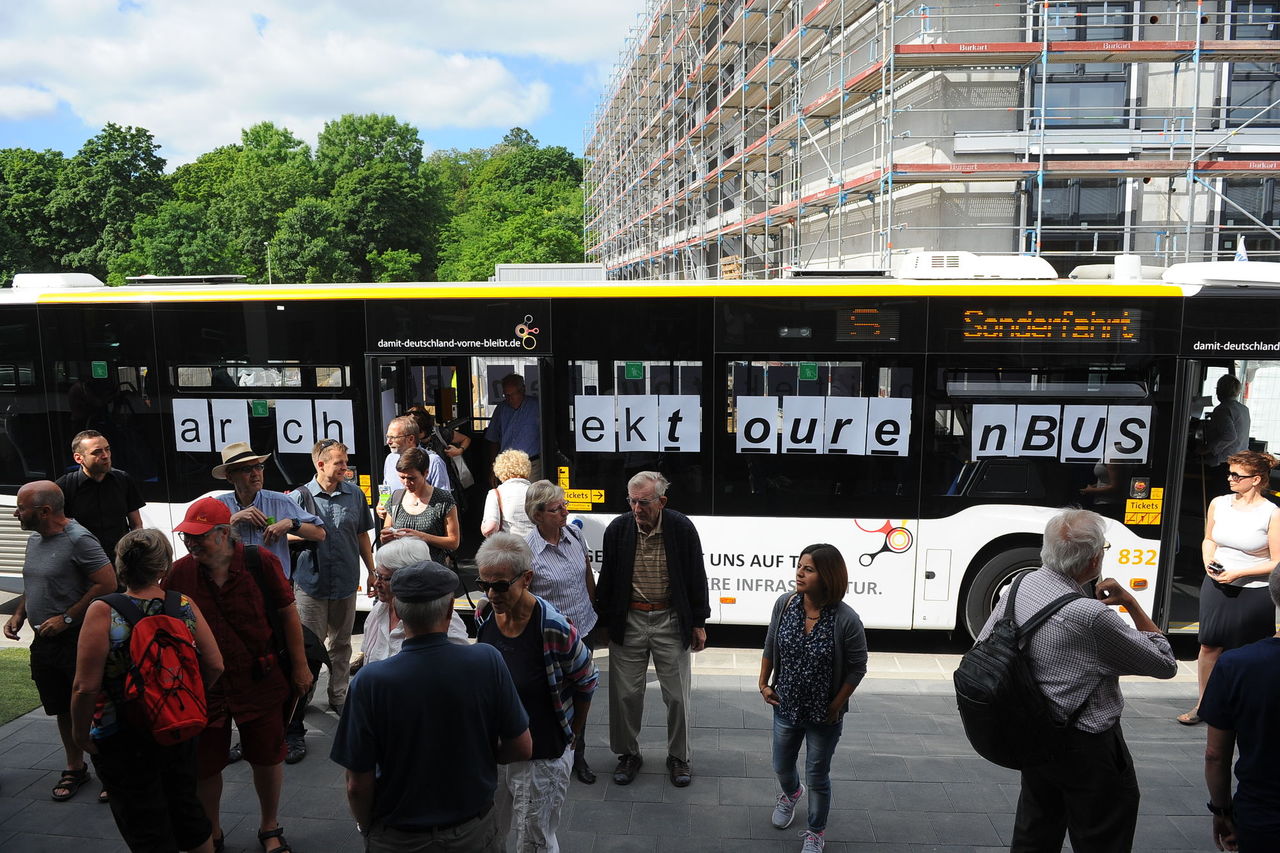 Der architektourenBUS in Mainz.