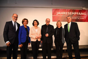 Von rechts nach links: Dr. Engelbert J. Günster, Präsident IHK Rheinhessen, Ministerpräsidentin Malu Dreyer, Staatssekretärin Daniela Schmitt, Kammerpräsident Gerold Reker, Staatsministerin Doris Ahnen und Günter Jertz, Hauptgeschäftsführer der IHK Rheinhessen