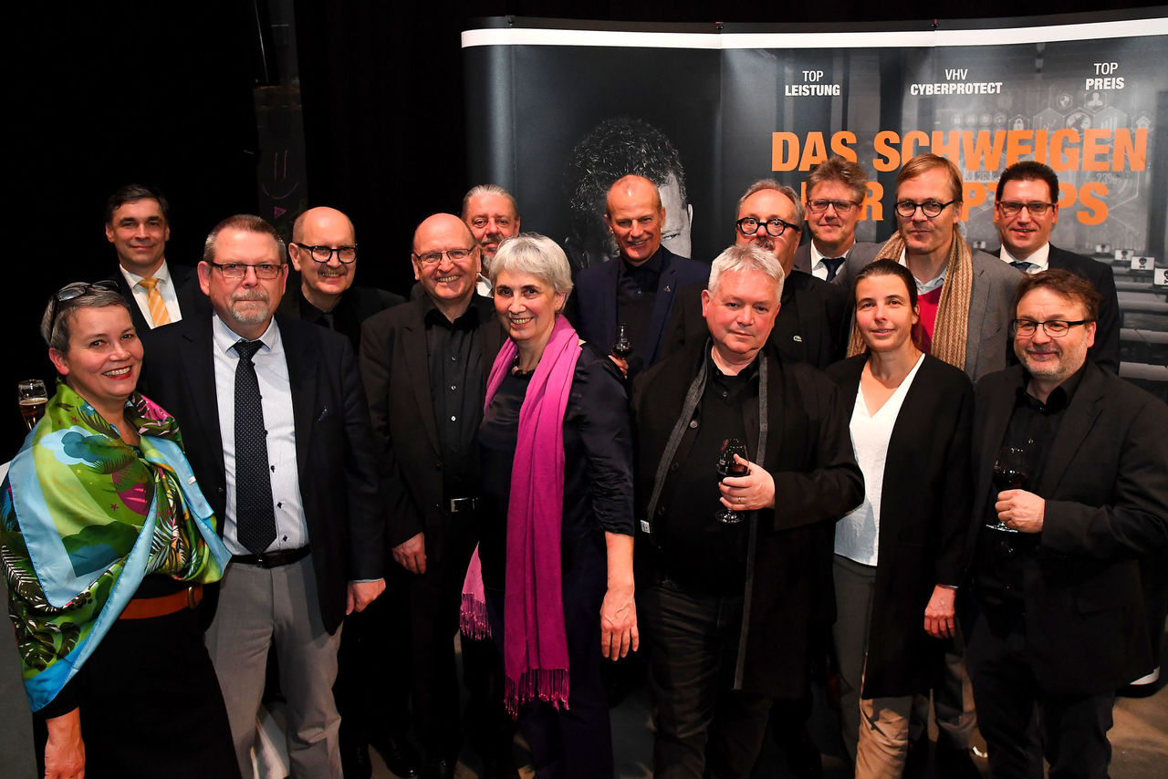 Annette Müller, Michael Kolligs (VHV), Rechtsanwalt Valentin Fett, Kammerpräsident Gerold Reker, Ernst Eichler, Kulturmanager und Autor Günther Minas, Gabriele Eichler, die Mainzer Architekten Julian Schoyerer, Jürgen Hill und Ludwig Mann, Markus Weyell (VHV), Kammervizepräsidentin Edda Kurz, der Mainzer Architekt Markus Hille, Hans-Wilhelm Röser (VHV) und Uwe Humbert