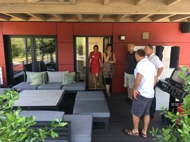 Foto: Daniel Spreier, Dreis Blick auf die Terrasse mit Sitzgelegenheit