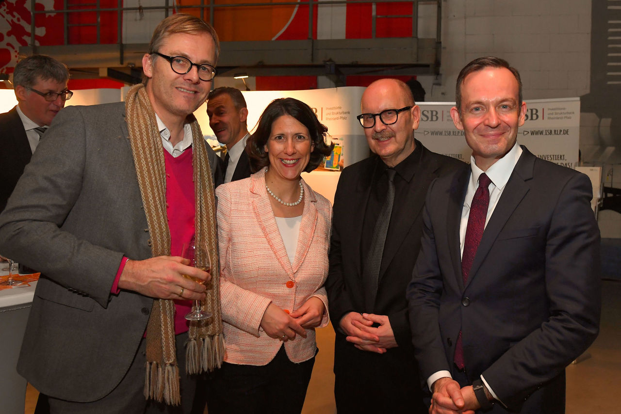 Marcus Hille, Architekt aus Mainz, Staatssekretärin Daniela Schmitt, Kammerpräsident Gerold Reker und Volker Wissing, Landesvorsitzender der FDP