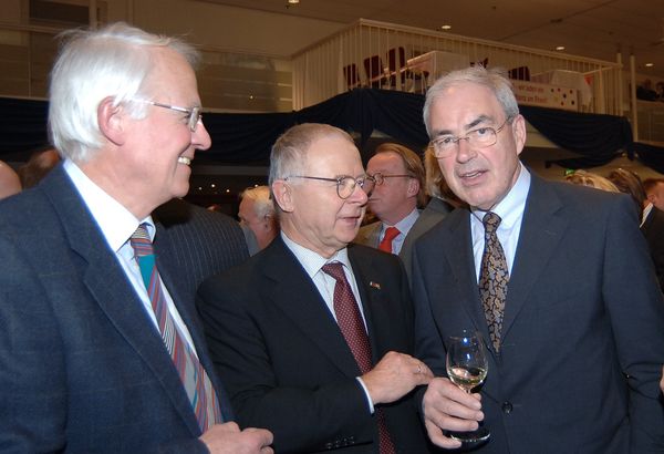 Kammerpräsident Günther Franz und Vizepräsident Hans Gelbert im Gespräch mit Finanzminister Gernot Mittler