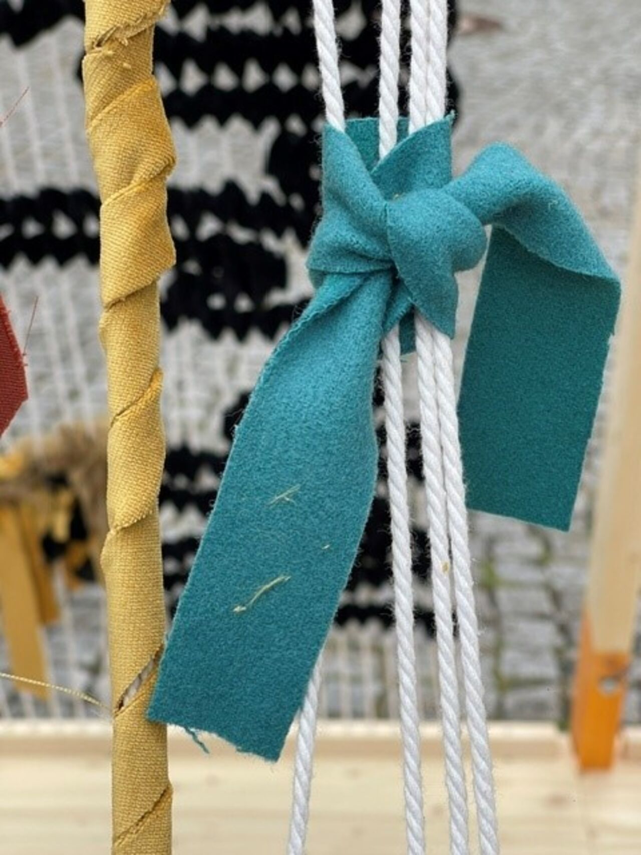 Foto: Dr. Christoph H. Nuehlen Detail einer partizipativen Kunstinstallation auf dem Marktplatz der Initiativen.