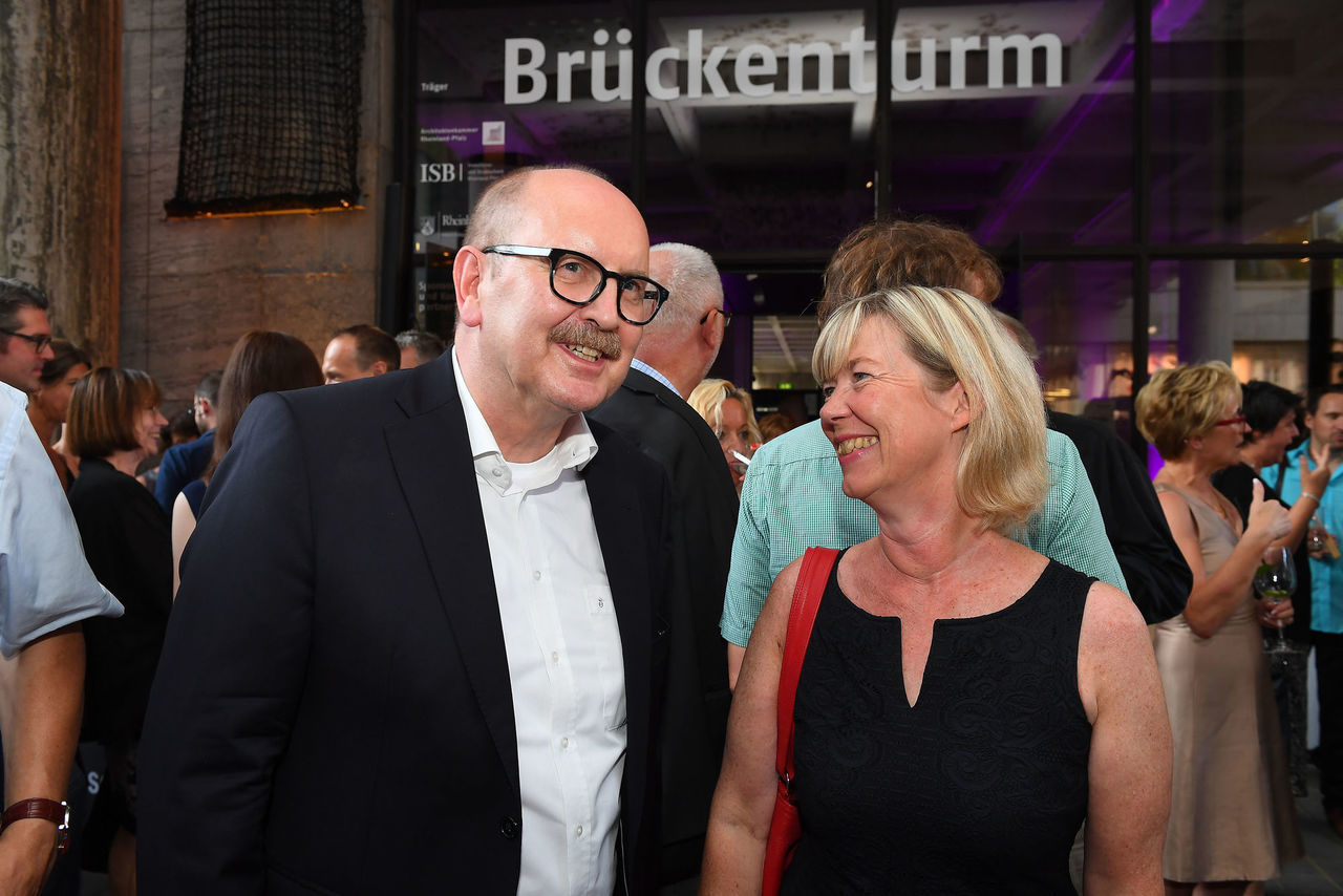 Gerold Reker, Präsident der Architektenkammer Rheinland-Pfalz im Gespräch mit Bau- und Finanzministerin Doris Ahnen, Ministerium der Finanzen.