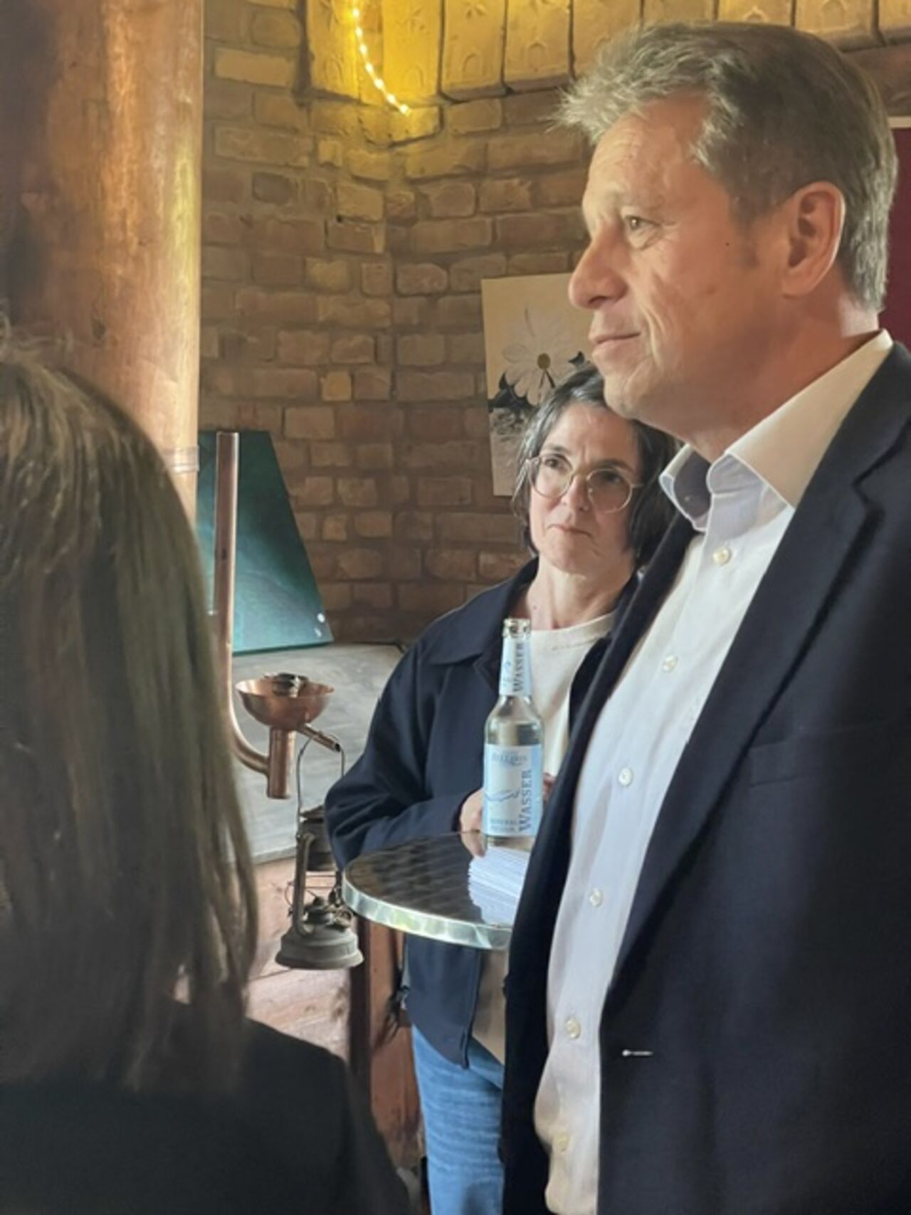 Foto: Dr. Christoph H. Nuehlen Innenarchitektin Simone Bremus im Austausch mit anderen Gästen während der Dialog-Foren.
