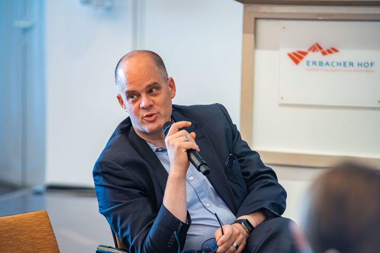 Prof. Dr. Jörg Müller-Lietzkow, Präsident der Hafen City Universität Hamburg, gab einen Blick von außen auf die Digitalisierung im urbanen Kontext. Sein Fazit: "Resilience is possible."