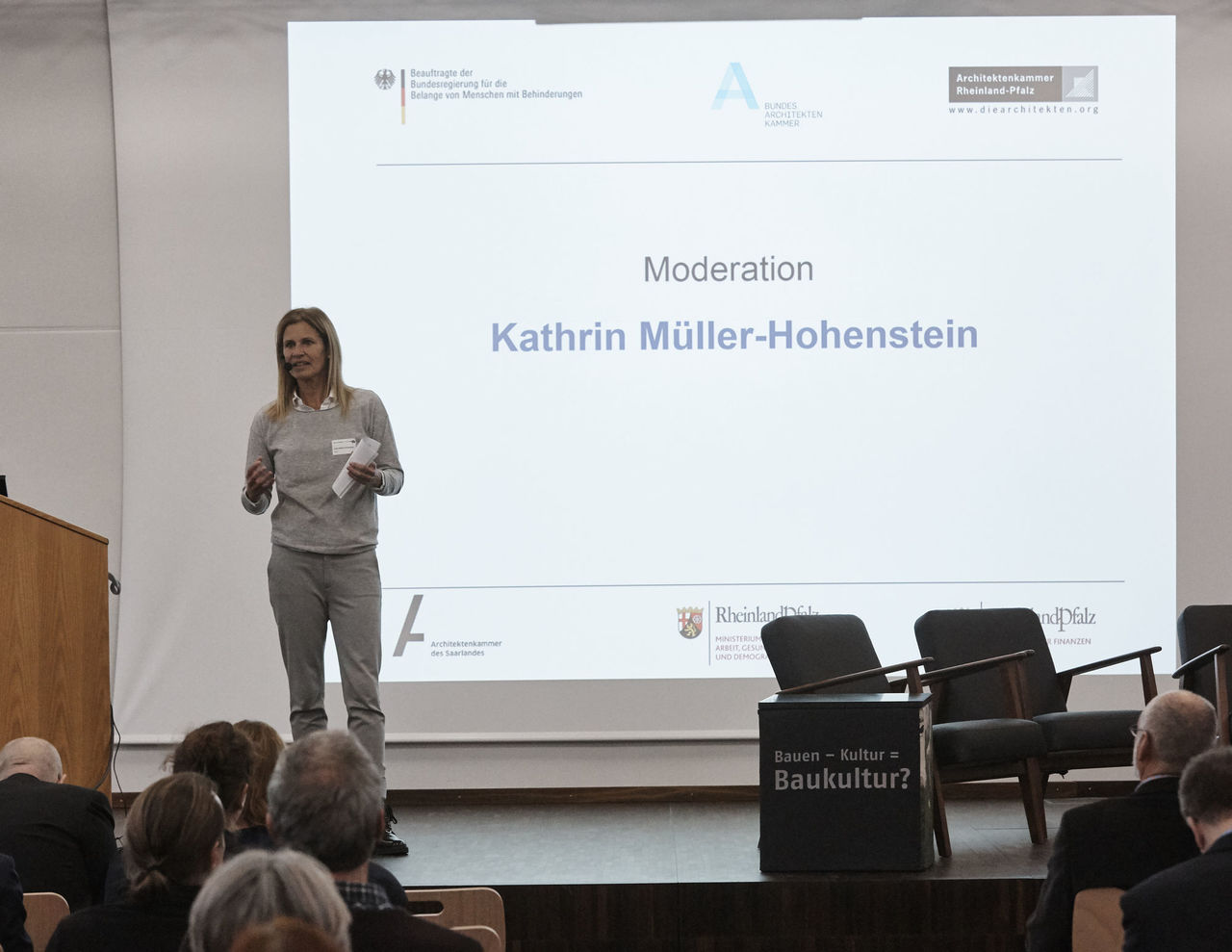 Moderatorin Katrin Müller-Hohenstein