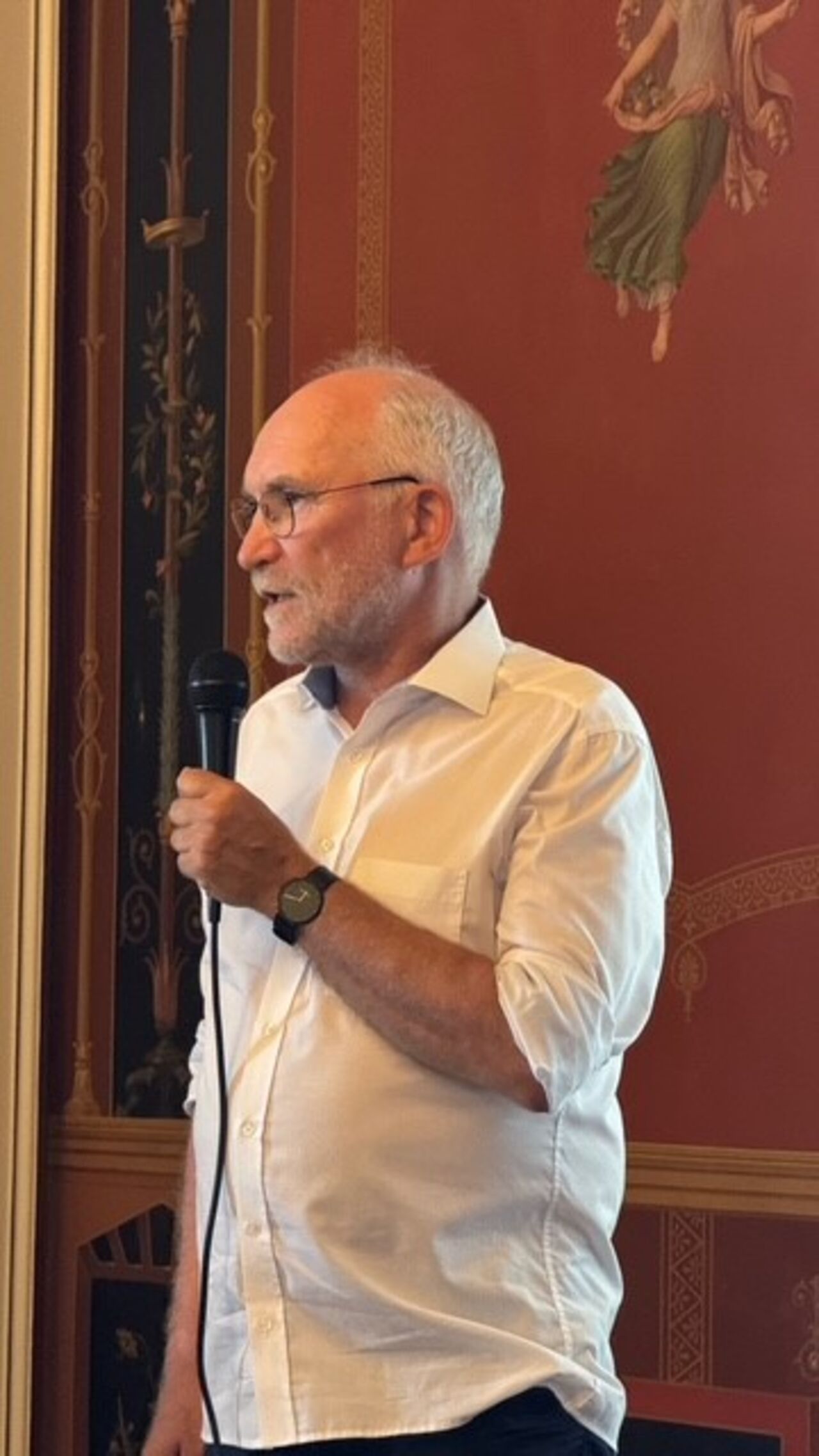 Joachim Becker, Vizepräsident der Archiektenkammer Rheinland-Pfalz, begrüßte die Gäste und eröffnete den Auftakt.