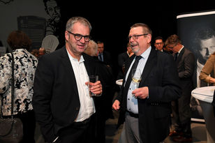Vorstandsmitglied Uwe Knauth mit Rechtsanwalt Valentin Fett