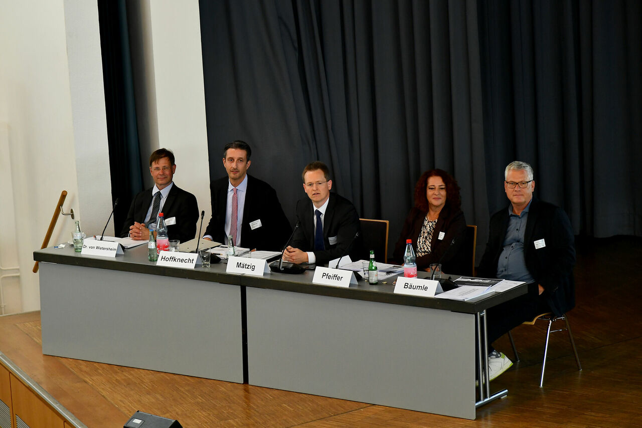 Prof. Dr. Mark von Wietersheim, GeschäftsfühProf. Dr. Mark von Wietersheim, Felix Hoffknecht, Michael Mätzig, Petra Pfeiffer, Gregor Bäumle (v.l.n.r.)