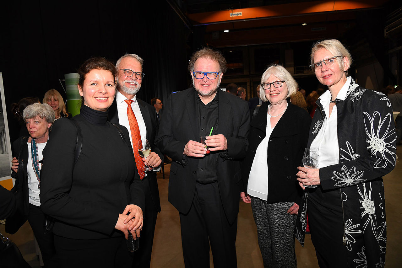 AKRP-Hauptgeschäftsführerin Dr. Elena Wiezorek, Vizepräsident Frank Böhme, Thomas Metz, Generaldirektor Kulturelles Erbe Rheinland-Pfalz, Brigitte Erzgräber, Abteilungsleiterin im Ministerium für Wissenschaft, Weiterbildung und Kultur, Ina Seddig, Sprecherin der Kammergruppe Mainz/Mainz-Bingen  