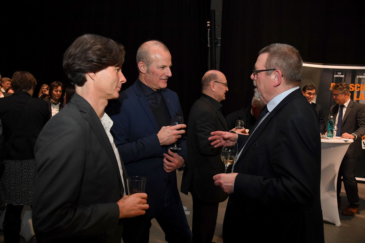 Vorstandsmitglied der Architektenkammer Herbert Hofer aus Trier, Architekt Julian Schoyerer aus Mainz und Rechtsanwalt Valentin Fett