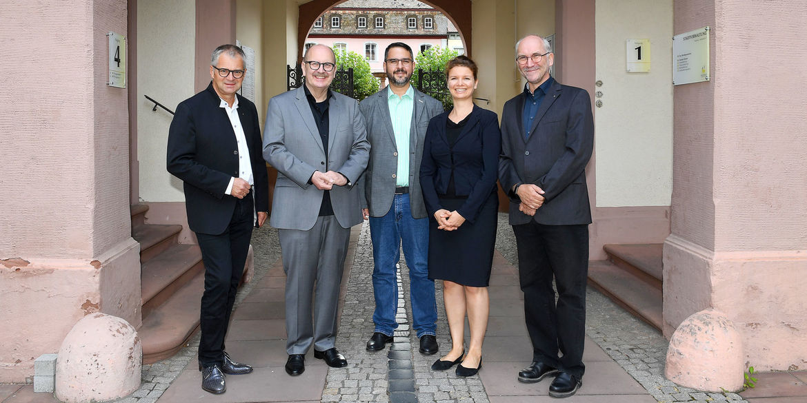 Marc Weigel, Oberbürgermeister von Neustadt a. d. Weinstraße (Mitte) mit den Kammervertretern