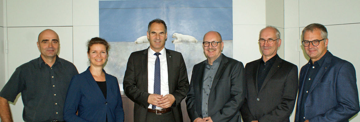 Treffen im Kreishaus mit Landrat Dietmar Seefeld (3. v.l.) und Stefan Klesy, Leiter der Abteilung Bauen und Umwelt (1.v.l.).