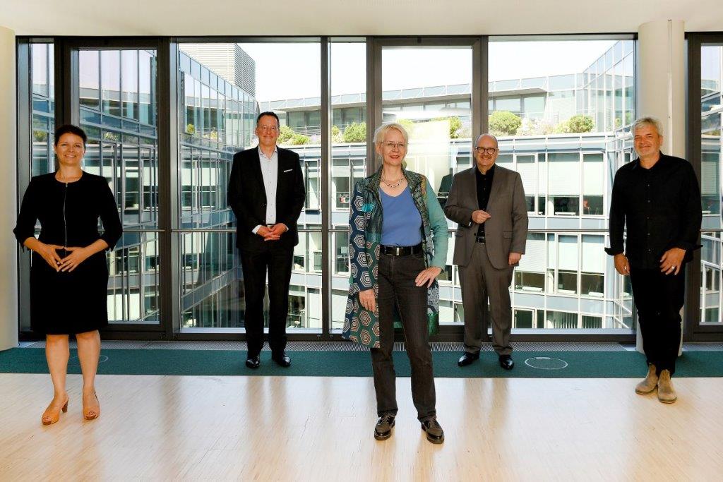 AKRP-Hauptegschäftsfühererin Dr. Elena Wiezorek, Oberbürgermeister Michael Ebling, Kammergruppensprecherin Ina Seddig, Kammerpräsident Gerod Reker, Vorstandsmitglied Thomas Dang